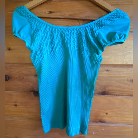 FM Stretch Tee Beautiful Neckline & Teal Green Color One Size ~ Medium - Picture 5 of 5